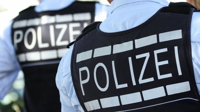 Kreis Reutlingen: Familie greift Polizisten an - mehrere Verletzte