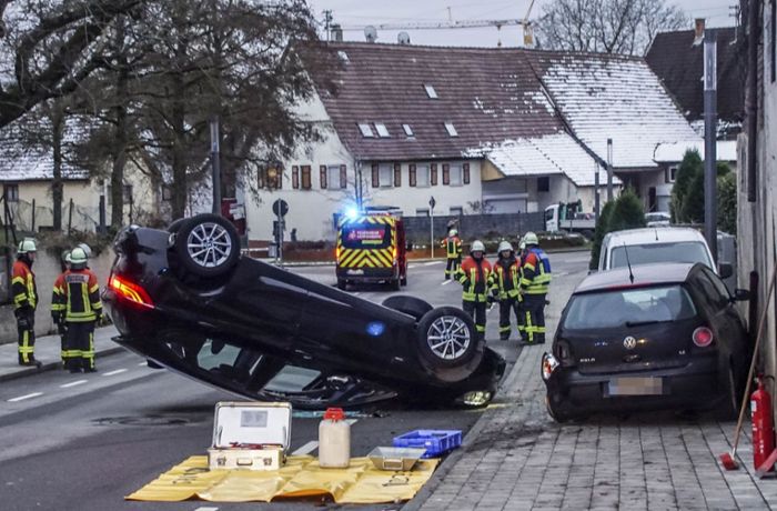 Unfall in Oberjesingen: 74-Jähriger überschlägt sich mit seinem BMW