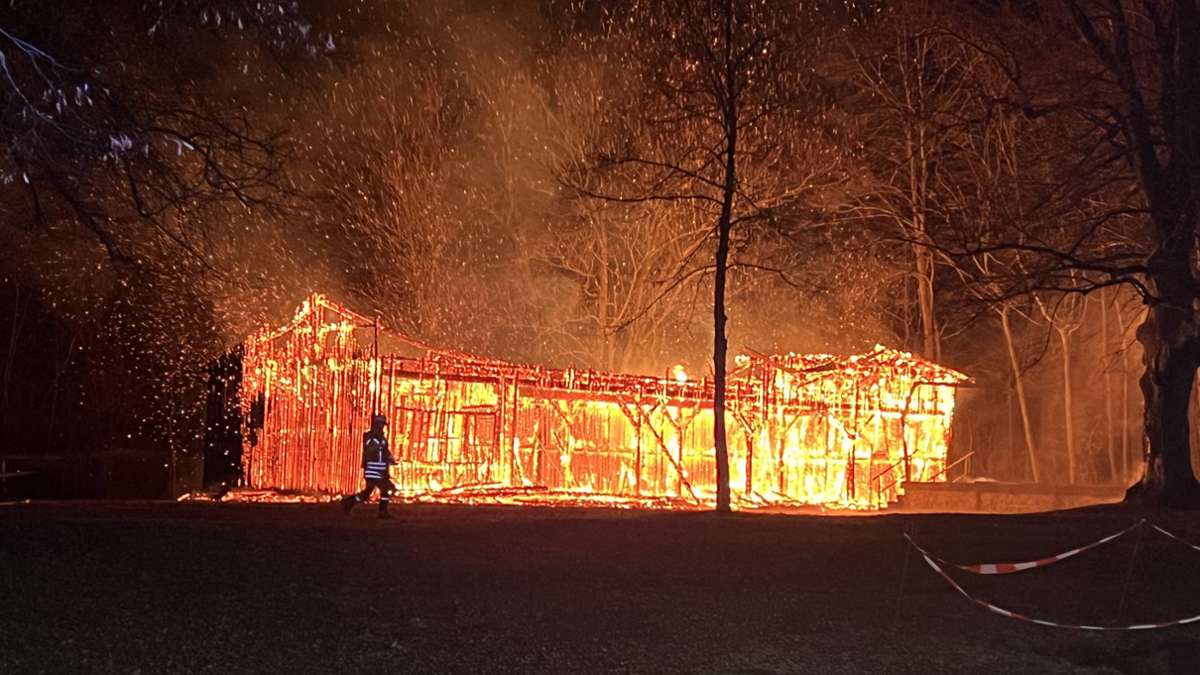 Brand in Magstadter Kulturdenkmal: Magstadter Blockhütte abgebrannt