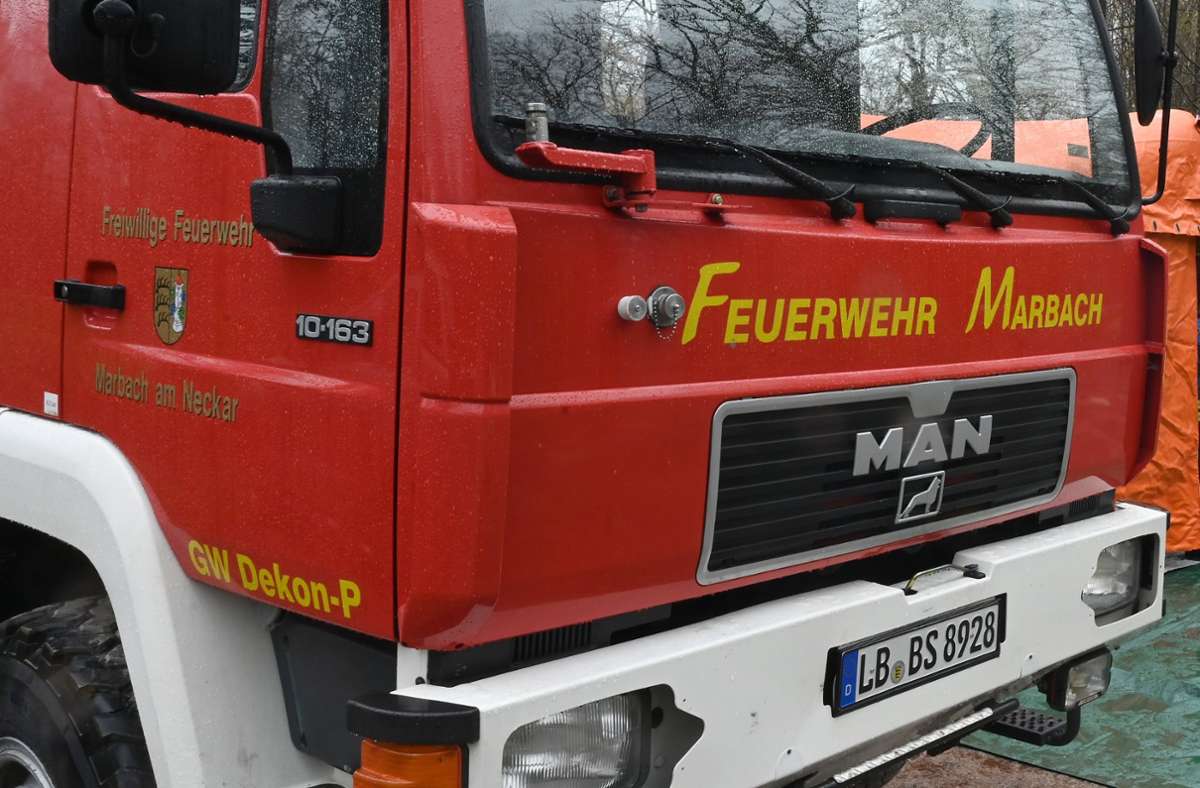 Brand in Marbach: Holzstapel brennt lichterloh