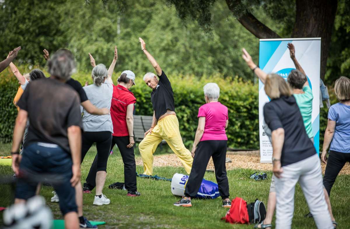Kostenloses Sportangebot im Stadtpark: Startschuss für „Wir bewegen Böblingen“ am Oberen See