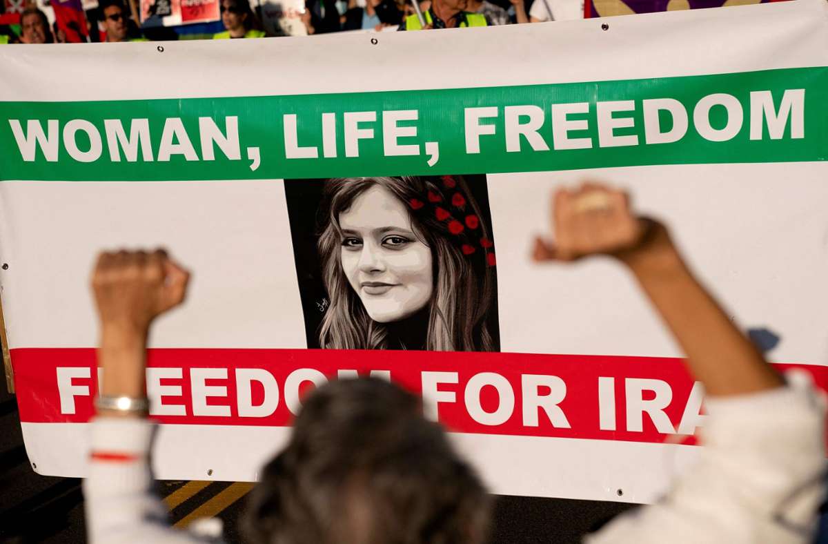 Proteste im Iran: Bundesregierung fordert Deutsche zur Ausreise auf