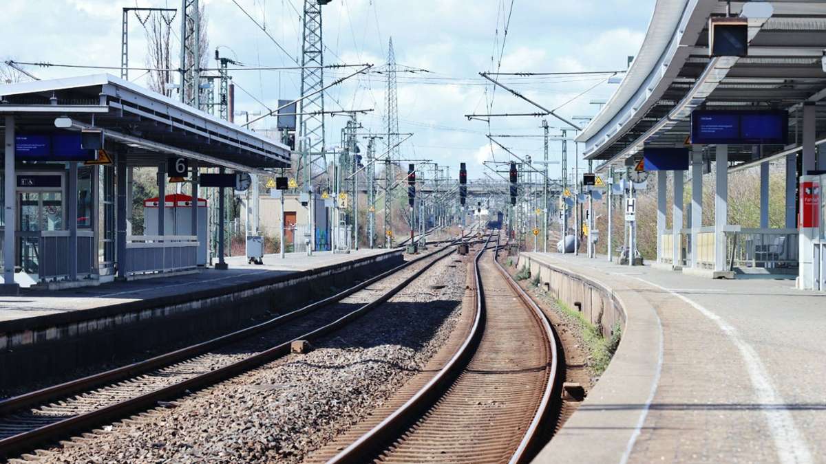 Notrufsäule genutzt: Bahnhof Waiblingen geräumt und abgesperrt – Polizei sucht Zeugen