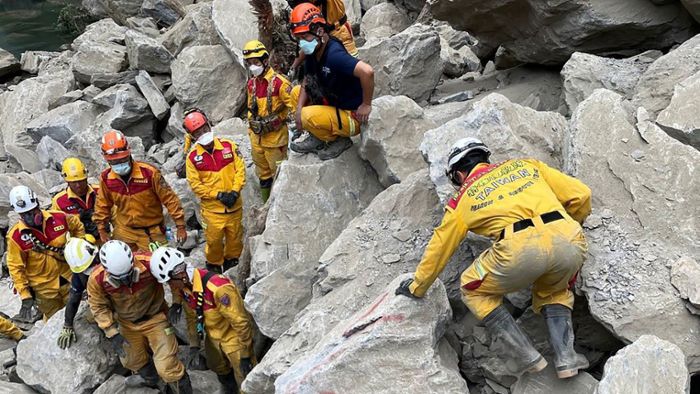 Rettungskräfte entdecken weitere Tote