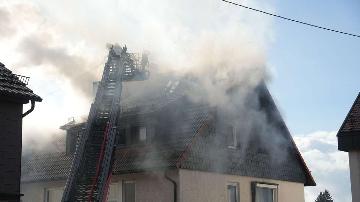 Ein Großbrand in Steinenbronn hat am Sonntagmittag unter anderem Warnapps alarmiert.