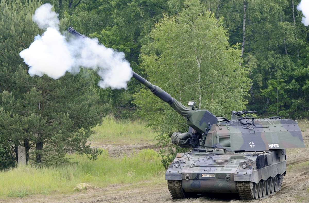 Soll künftig russische Artillerie im Donbas bekämpfe: Die deutsche Panzerhaubitze 2000, hier bei einer Übung der Bundeswehr auf dem Truppenübungsplatz Munster. Foto: dpa/Maurizio Gambarini