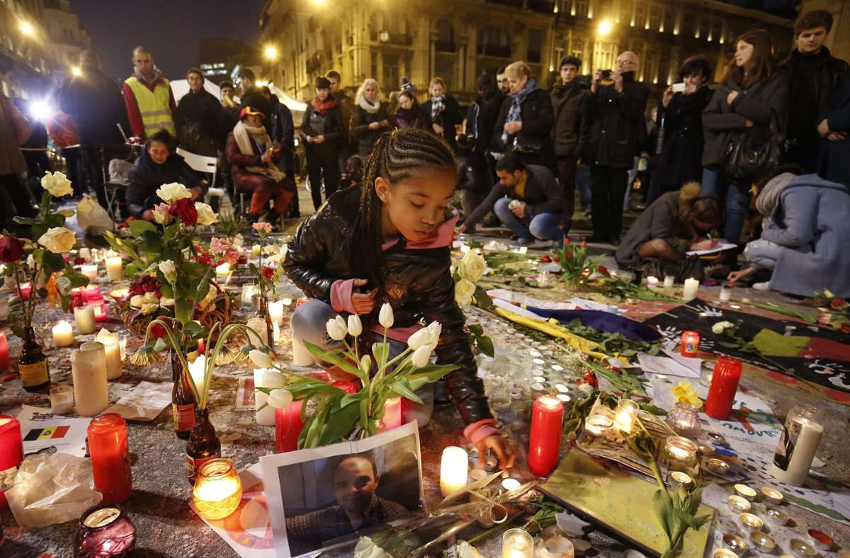 Trauer in Brüssel: Foto: dpa/Julien Warnand