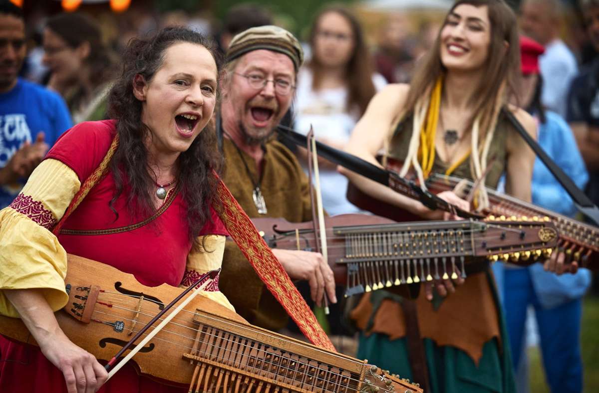 Musikanten sind in der Stadt –  beim Staufer-Spektakel auf der Brühlwiese.