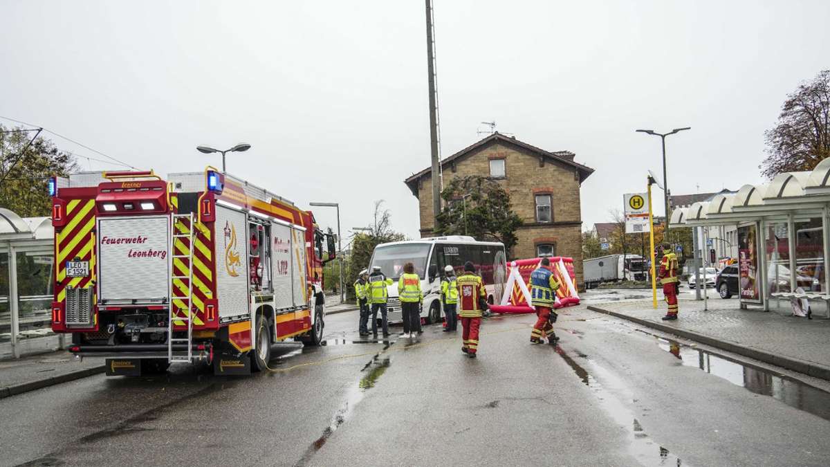 Unfall am Leonberger Bahnhof: Frau stirbt nach Kollision mit Bus