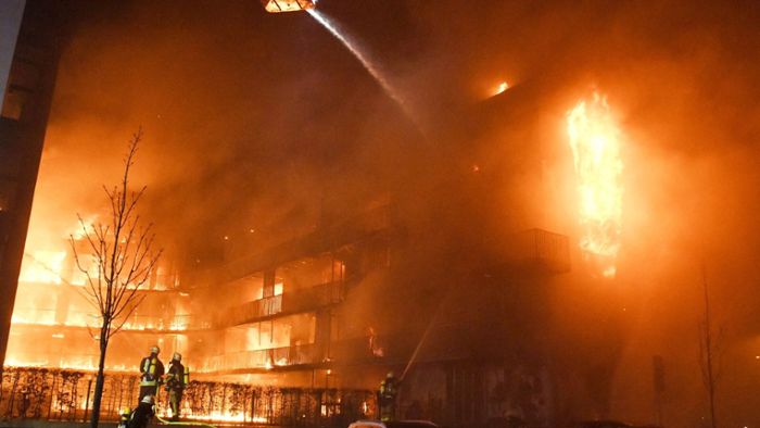 Wohnkomplex in Essen steht in Flammen