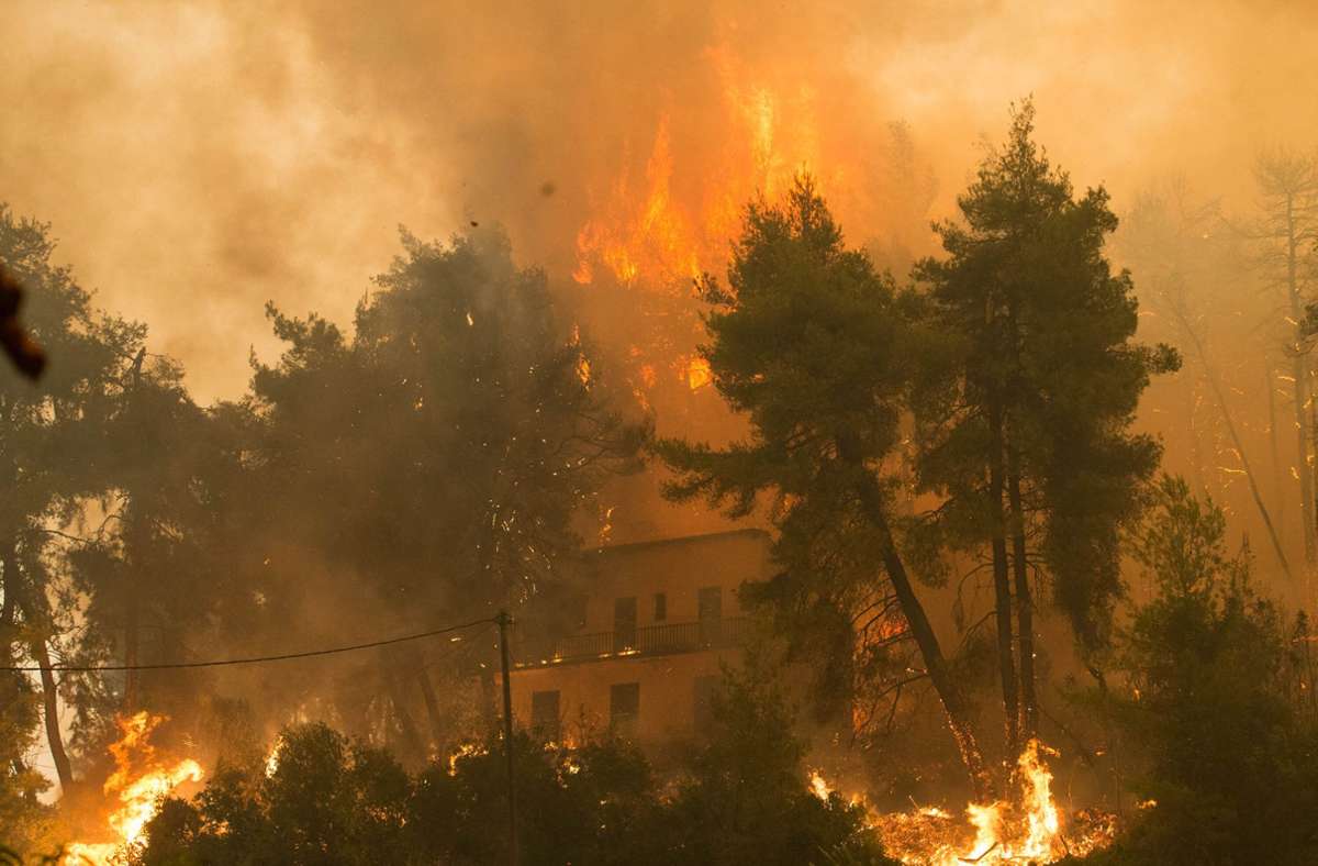 Seit über einer Woche kämpfen Einsatztruppen in Griechenland gegen immer neue Brandherde.