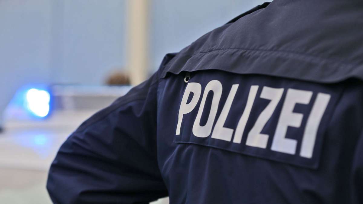 Polizei ermittelt in Herrenberg: Mercedes Pick-up-Truck gestohlen