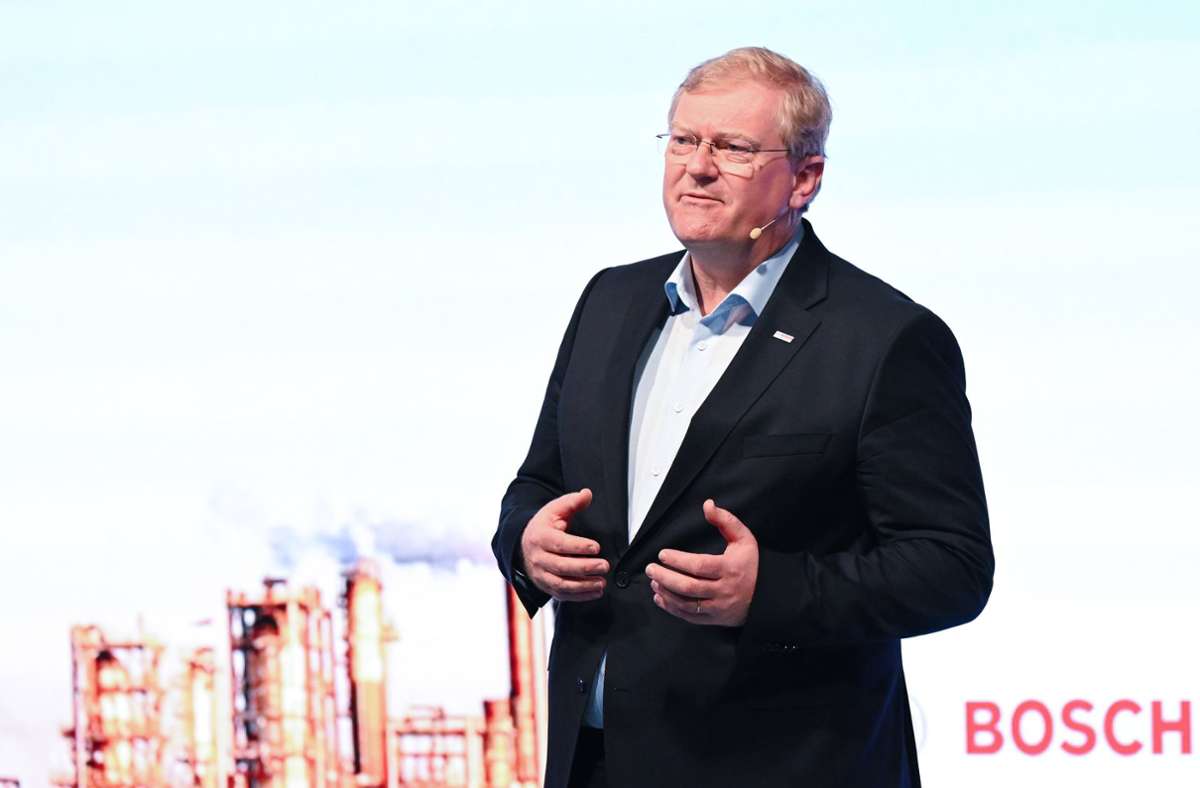 Bosch-Chef Stefan Hartung muss sparen und zugleich viele neue Technologien entwickeln. Foto: dpa/Bernd Weißbrod