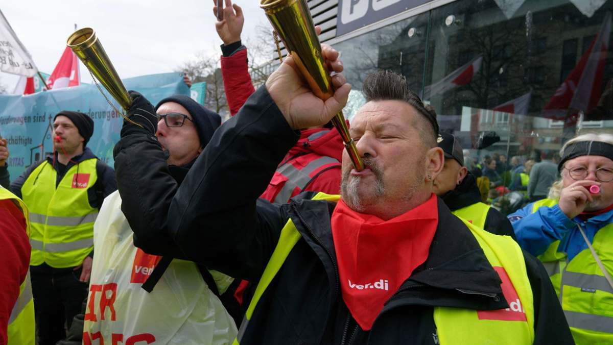Warnstreiks in Baden-Württemberg: Arbeitgeber nennen Streik von Verdi „völlig überzogen“