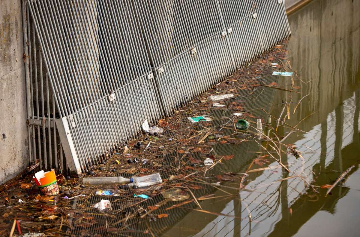 Müll in Sindelfingen: Illegal Wellfaserplatten entsorgt