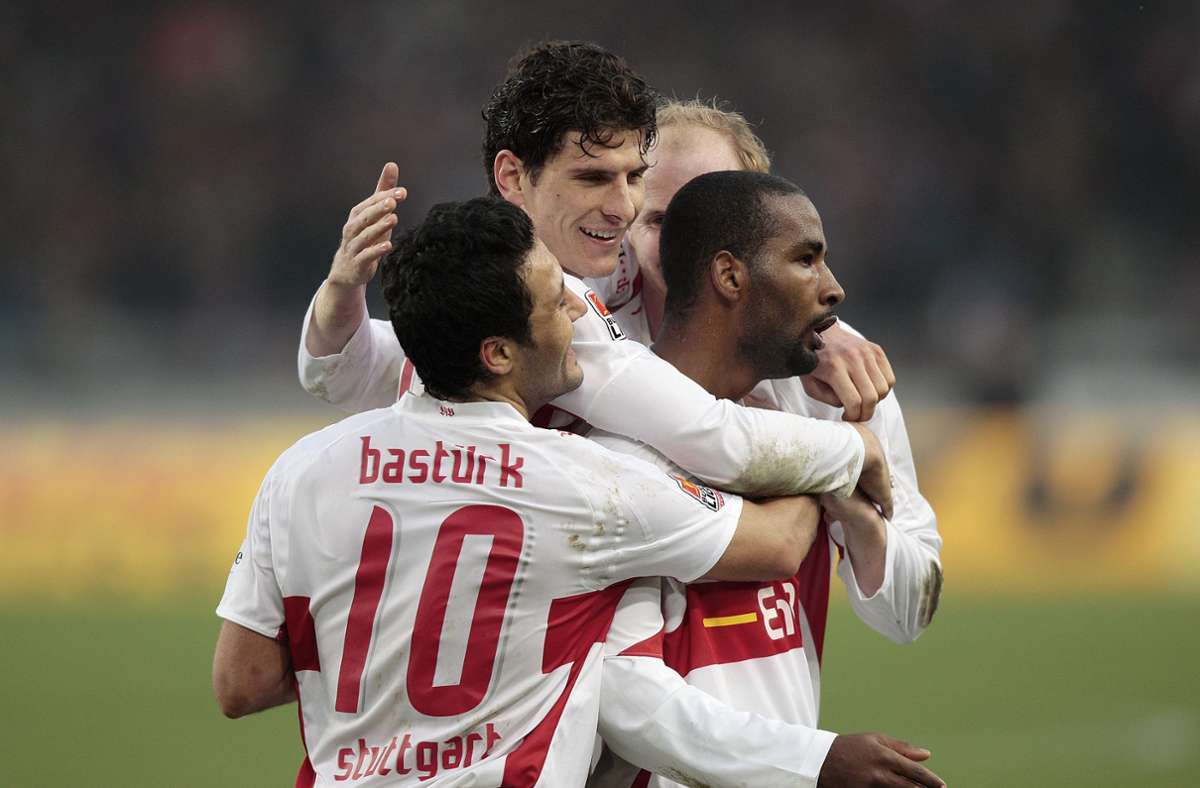 Geballter Jubel: Yildiray Bastürk, Mario Gomez, Ludovic Magnin und Cacau freuen sich über die Tore des VfB Stuttgart gegen Werder Bremen.