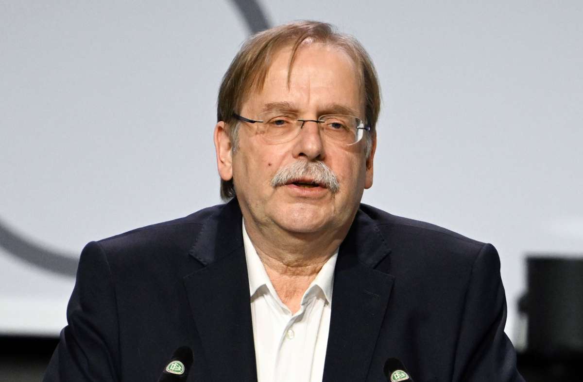 Nach DFB-Wahlniederlage: Rainer Koch bietet Rückzug aus UEFA-Exekutive an