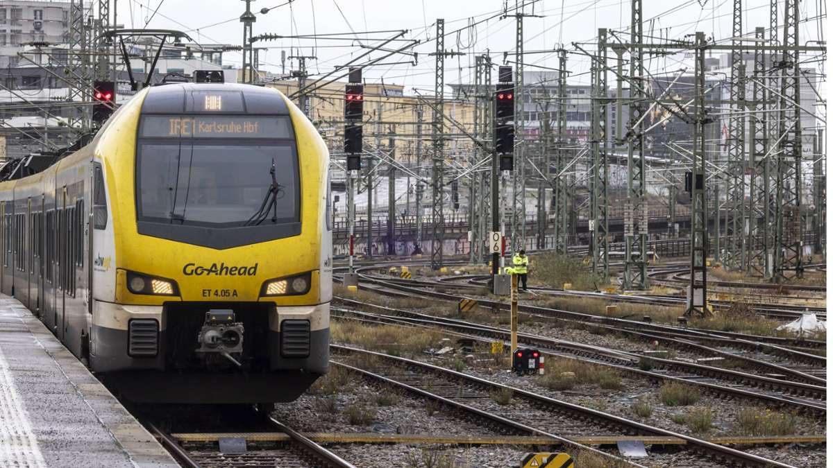 Karlsruhe: Zwei Frauen auf Bahngleis – Zug legt Schnellbremsung ein