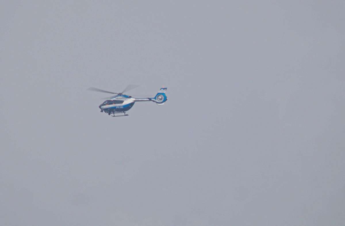 Polizei sucht Täter per Hubschrauber: Raub auf Sindelfinger Schreibwarengeschäft