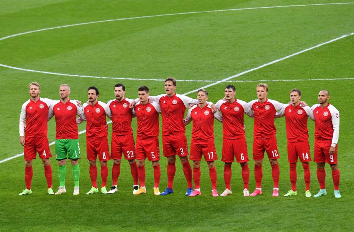 Bei der dänischen Hymne waren viele Pfiffe im Stadion zu hören. Foto: AFP/JUSTIN TALLIS