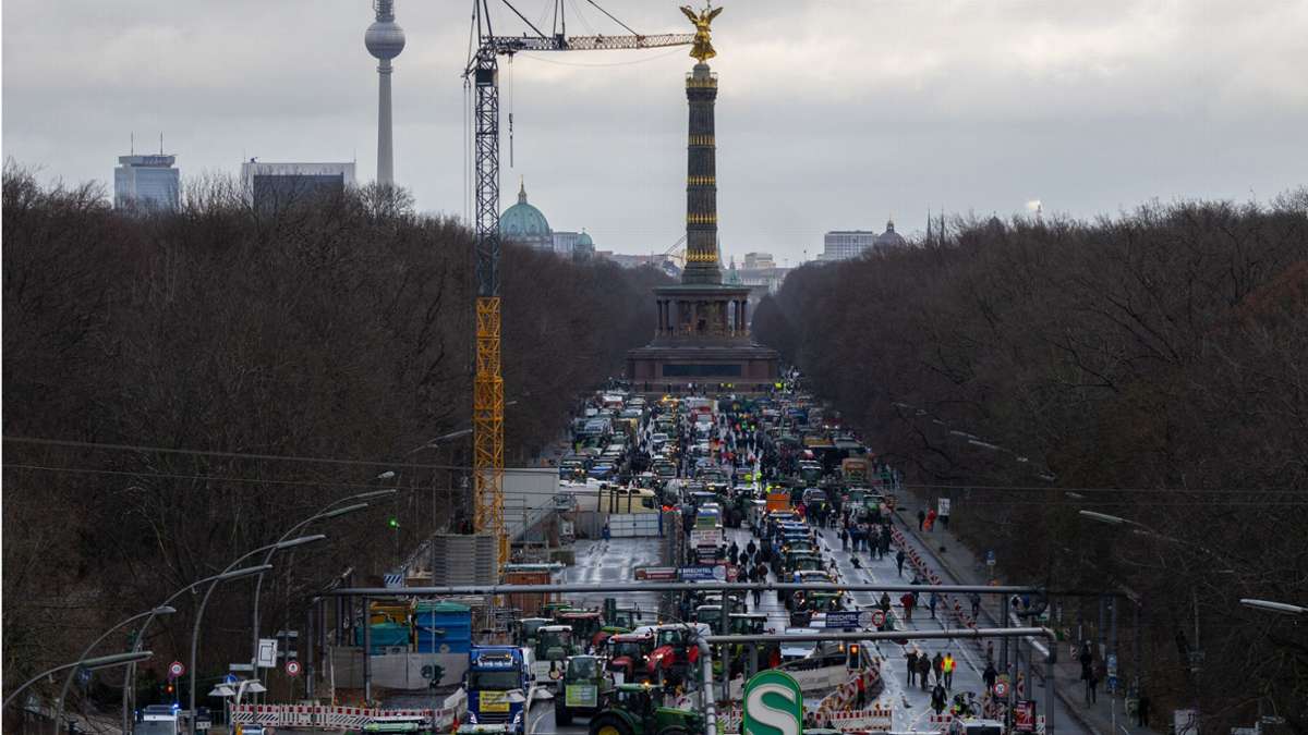 Bauernproteste: Demonstranten legen Verkehr in  Teilen Berlins mit 5000 Fahrzeugen lahm