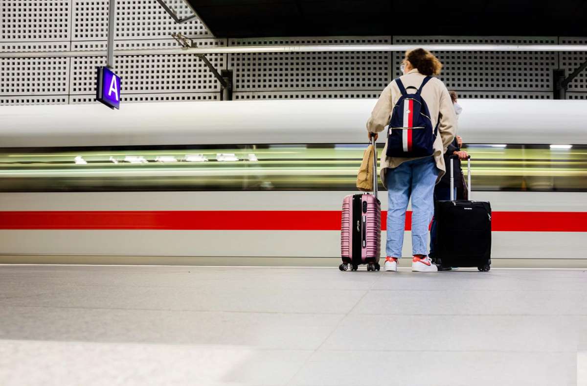 Fernverkehr Deutsche Bahn: Aldi bietet Bahntickets für 49,90 Euro – mit Tücken