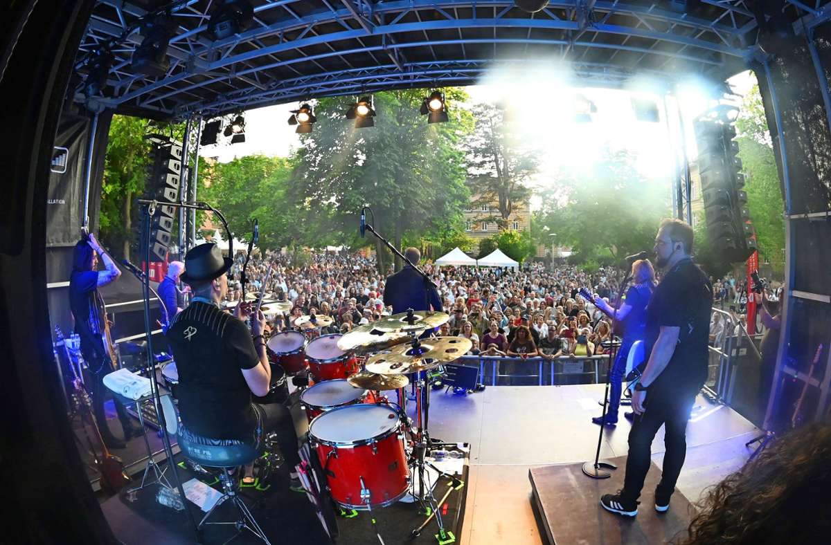 Die Höhner haben  ihre rund 3000 Zuhörer mit Hits wie „Viva Colonia“ begeistert.