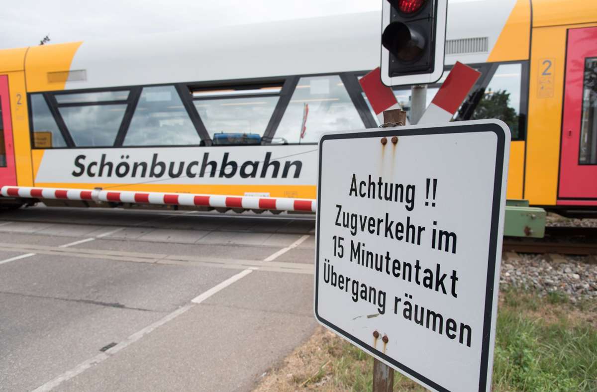 Schönbuchbahn: Schönbuchbahn: Schranke im Wald wird gescannt