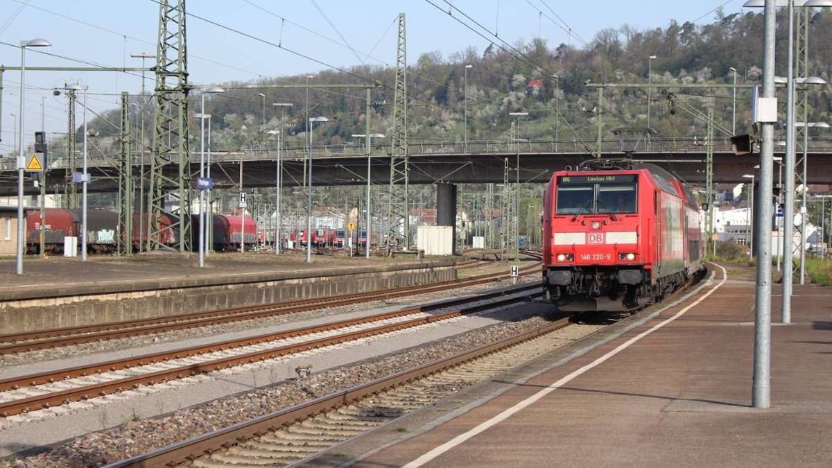 Polizeieinsatz in Plochingen: Bahnhof  eine Stunde gesperrt – zahlreiche Züge verspätet