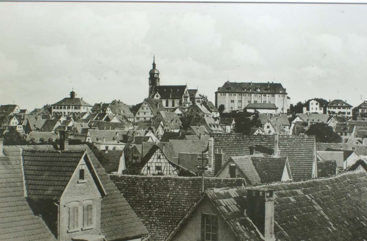 Bis zum Zweiten Weltkrieg thronte neben der Stadtkirche das Böblinger Schloss.