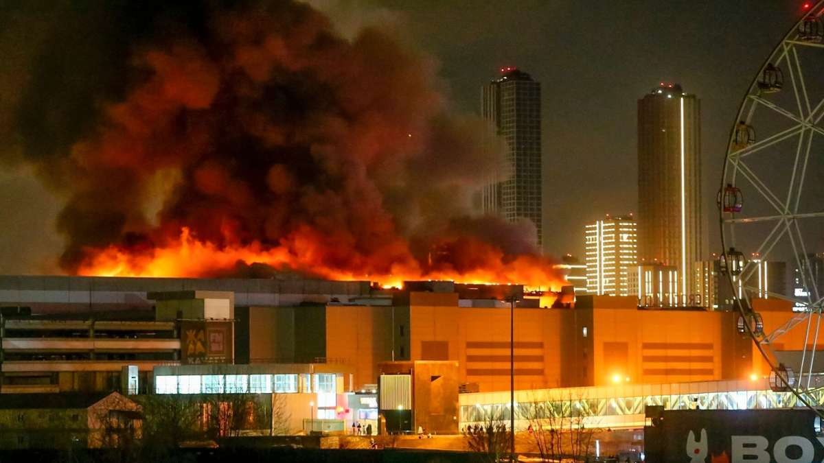 Die Angreifer steckten die Crocus City Hall am westlichen Rand von Moskau bei dem Terroranschlag in Brand.