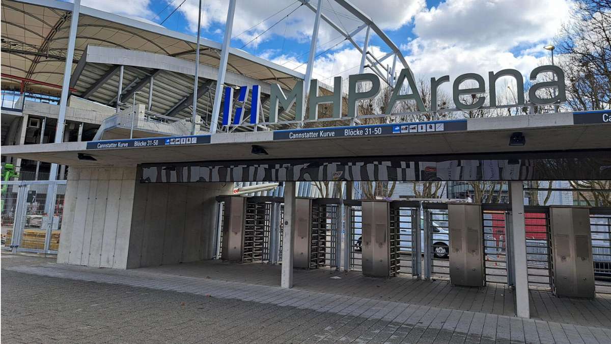 Durch diese Drehkreuze werden die Fans am Sonntag ins Stadion kommen. In der Bildergalerie sehen Sie weitere Eindrücke von MHP-Arena.