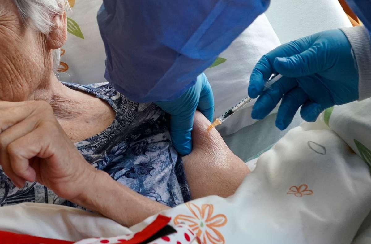 Coronapandemie in Frankreich: Senioren bekommen Geimpft-Status nur noch mit Booster-Impfung