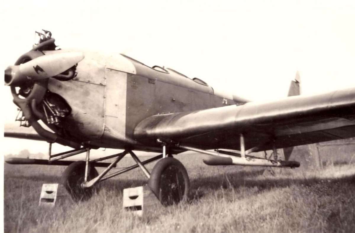 Ein Klemm-Flugzeug aus Böblingen mit Raketen 1933 auf der Insel Wangerooge.