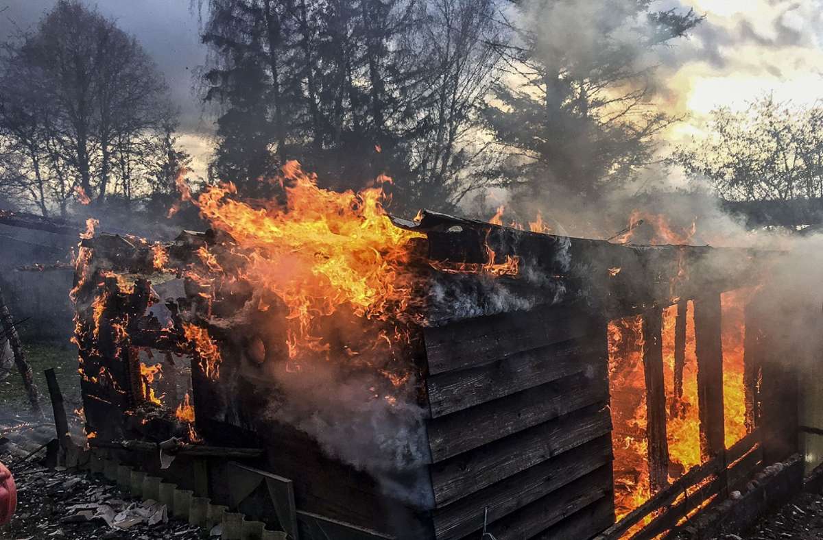 Brand in Magstadt: Gartenhaus brennt vollständig ab