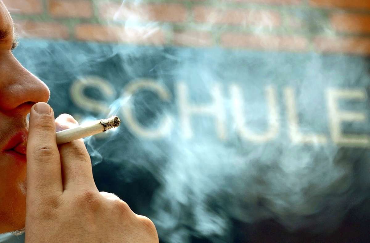 Zwei Teenager erzählen: Warum greifen Jugendliche wieder mehr zur Zigarette?