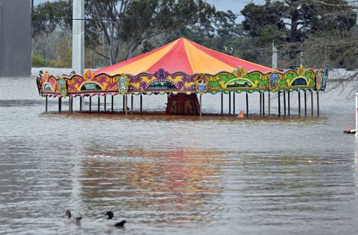 Auch ein Vergnügungspark in Camden im Südwesten Sydneys ist von den Fluten überschwemmt worden. Foto: dpa/Mick Tsikas