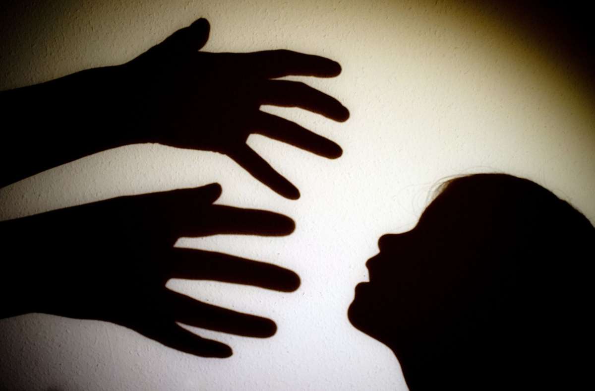 Der Betreuer soll mehrere Kinder sexuell missbraucht haben. (Symbolbild) Foto: dpa/Patrick Pleul