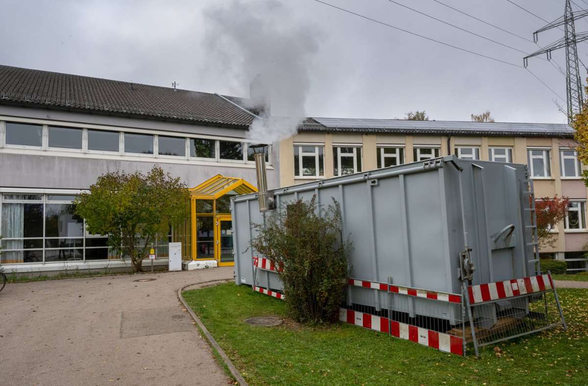 Wegen hoher Gaspreise: Schule in Bayern  bekommt provisorische Holzheizung