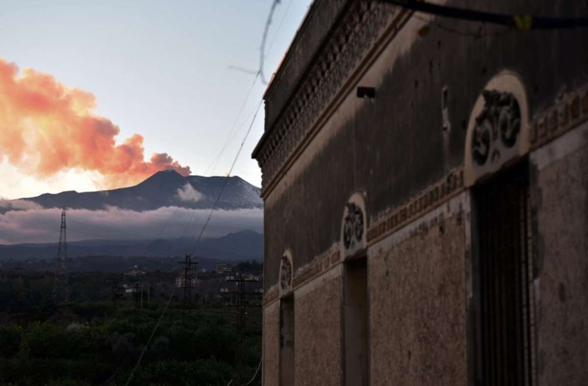 Der Ausbruch des Ätna hat den Flughafen von Catania auf  Sizilien  lahmgelegt (Archivbild).