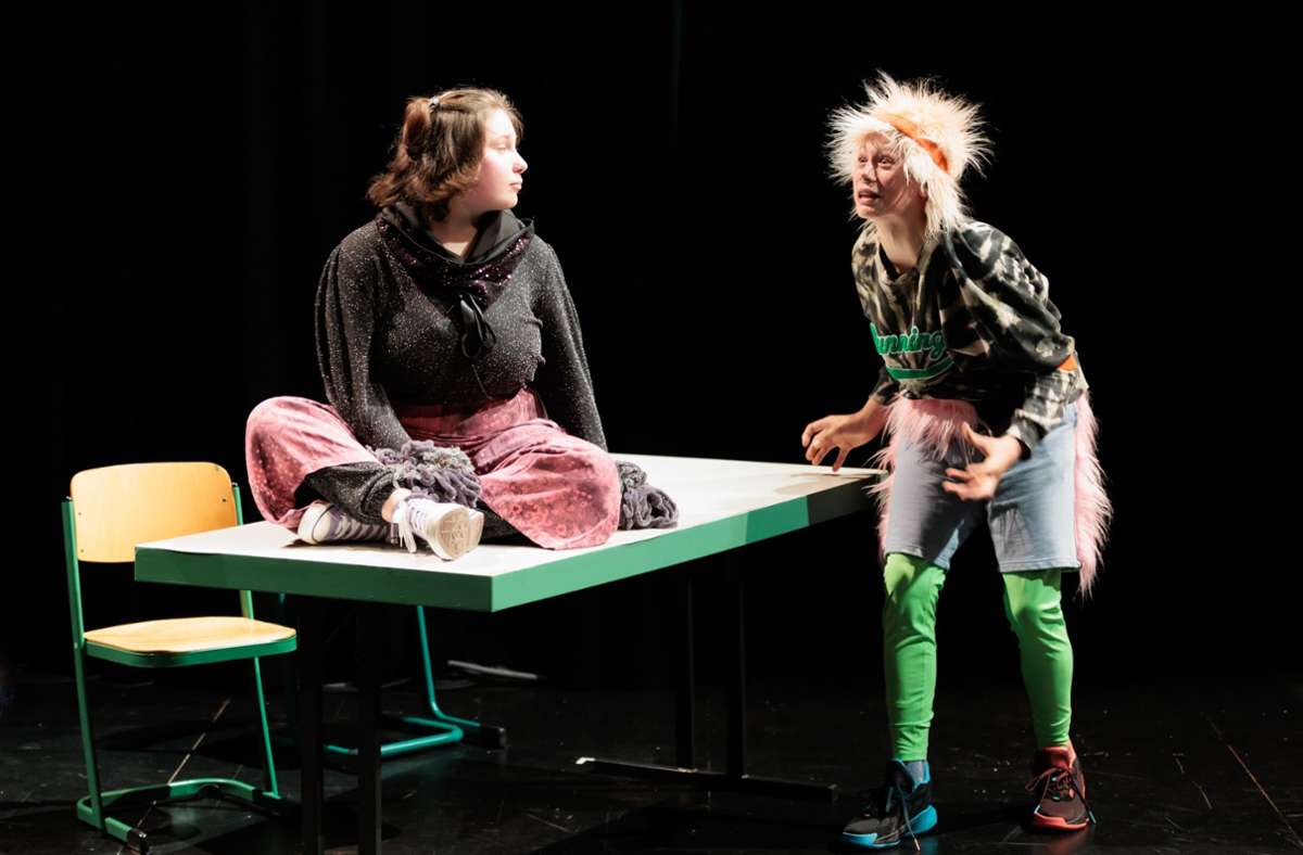 Gelungene Premiere der Böblinger Kunstschule: Junge Theatertruppe spielt  Stück zum Thema Pubertät