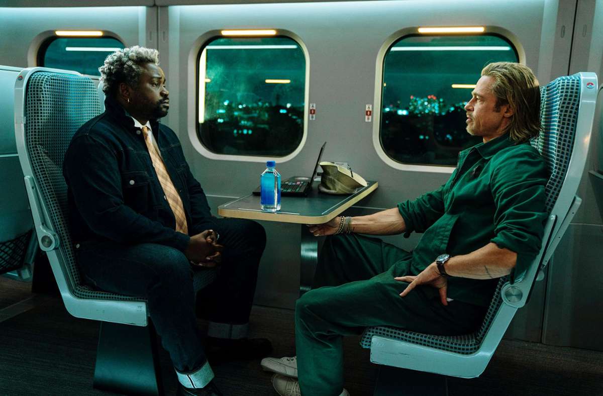 Brian Tyree Henry (li.) als Lemon  und Brad Pitt als Ladybug  im Hochgeschwindigkeitszug zwischen Tokio und Kyoto