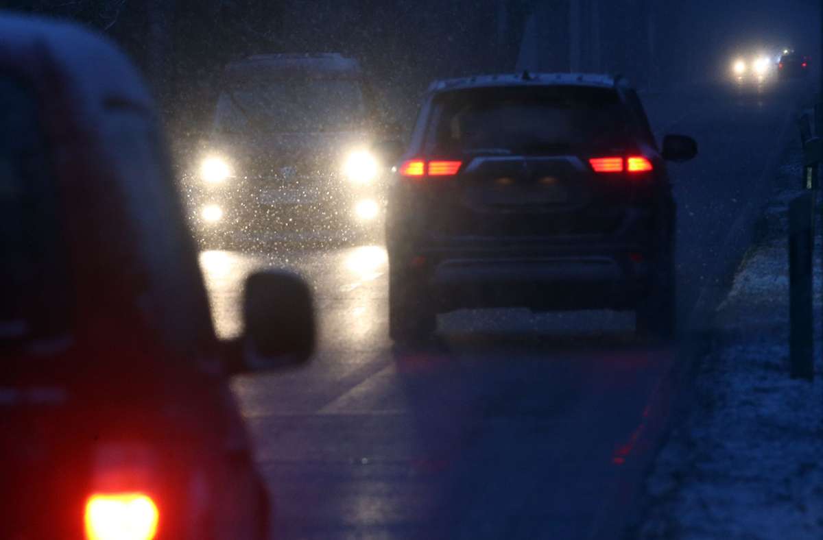 Besonders im Norden und Osten des Landes könnte das Wetter für Chaos auf den Straßen sorgen. Foto: dpa/Wolfgang Kumm