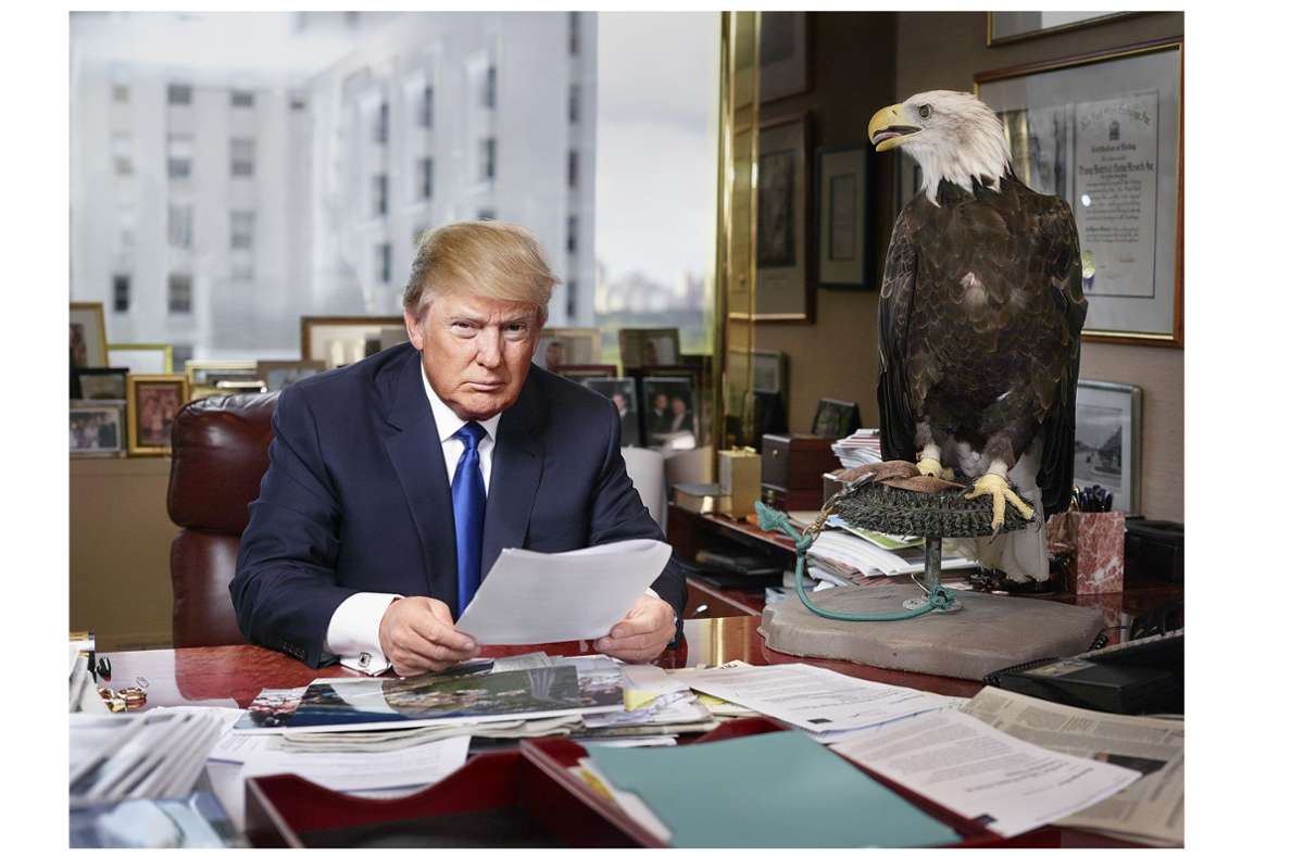 Da war er noch nicht Präsident: Unternehmer Donald Trump 2015 in seinem Büro nebst dem US-amerikanischen Wappentier.  Foto: Martin Schoeller