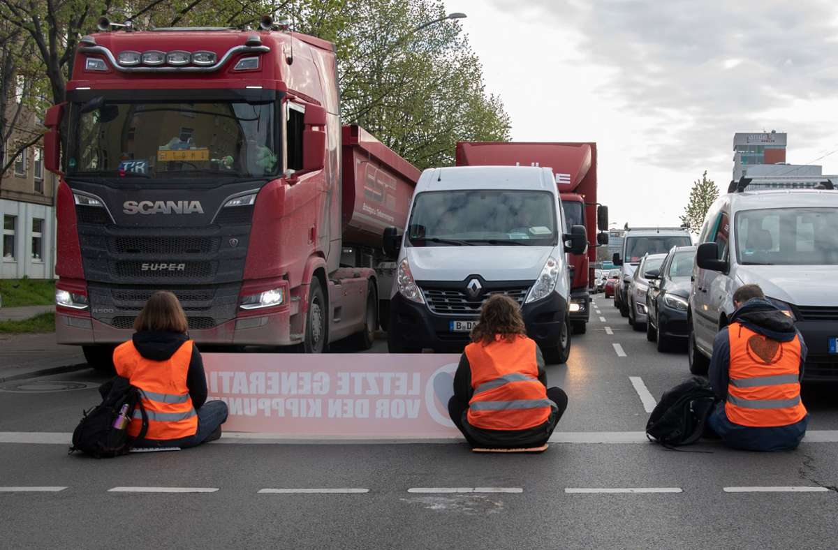 Berlin: Klimaaktivisten blockieren erneut Straßen