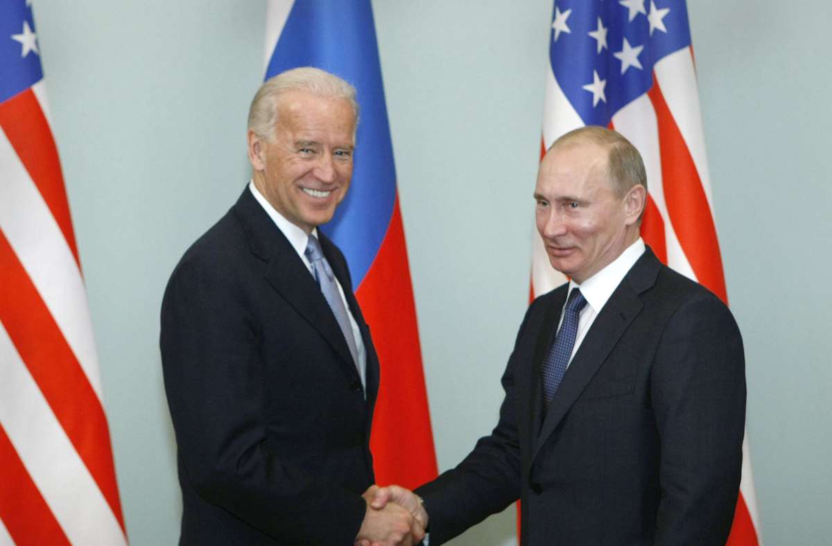 Das letzte Treffen war 2011 in Moskau: Joe Biden traf damals noch als US-Vizepräsident Joe Biden (links) den russischen  Präsident Wladimir Putin. Foto: dpa/Alexander Zemlianichenko