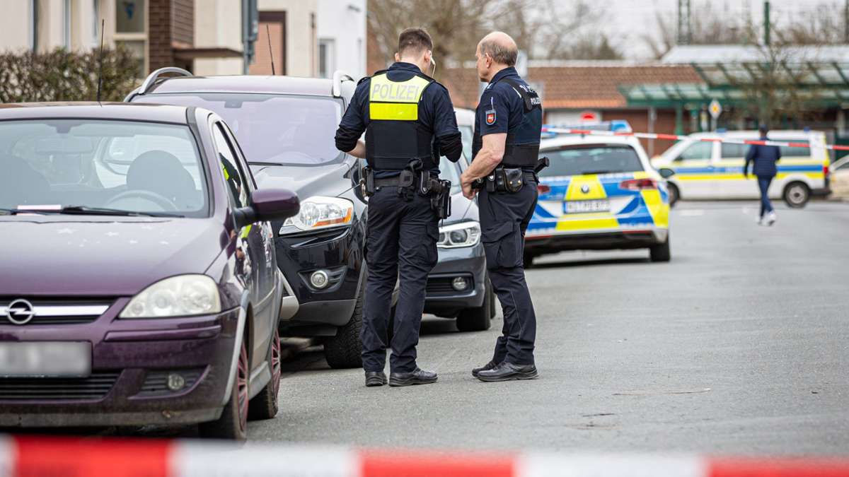 Schüsse in Nienburg: Polizei erschießt Mann nach Messer-Angriff - Beamtin angeschossen