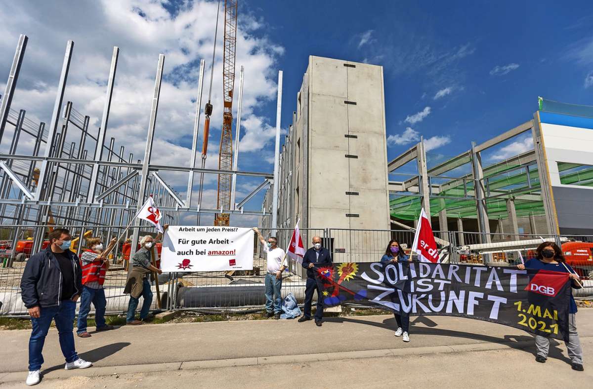 Kritik der Gewerkschaft: Kundgebung auf Amazon-Baustelle in Darmsheim