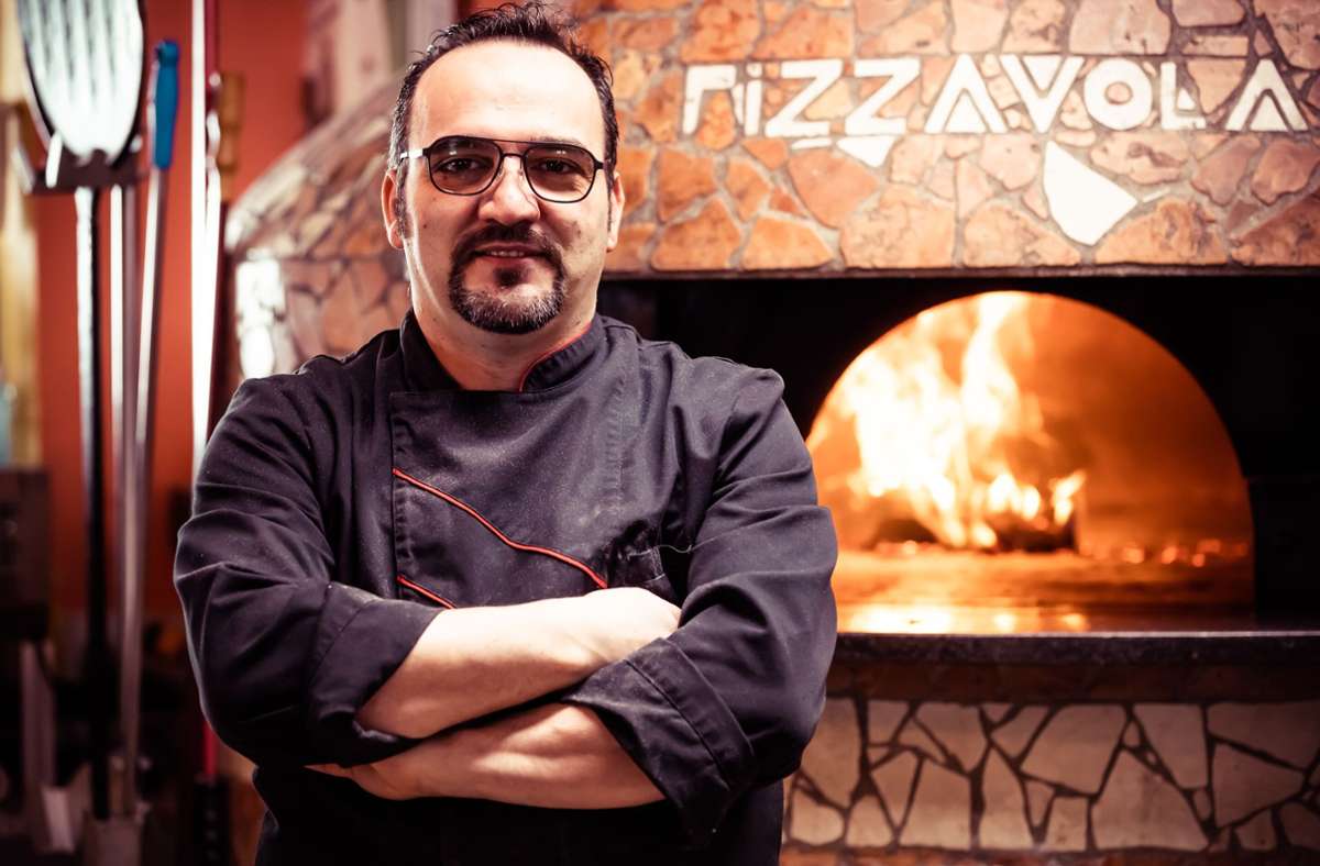 Domenico Tedesco möchte den Titel „Bester Pizzabäcker“ erneut nach Weil im Schönbuch holen. Foto: /Stefanie Schlecht