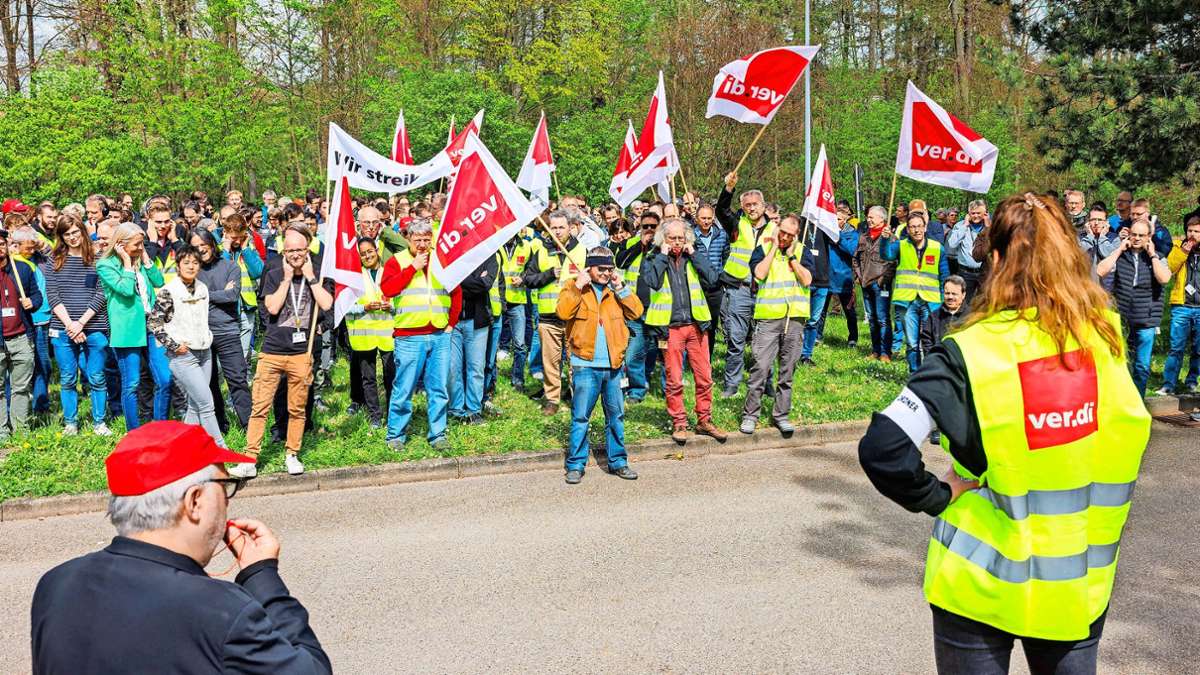 Protest in Böblingen: IBMer trommeln für zehn Prozent mehr Gehalt
